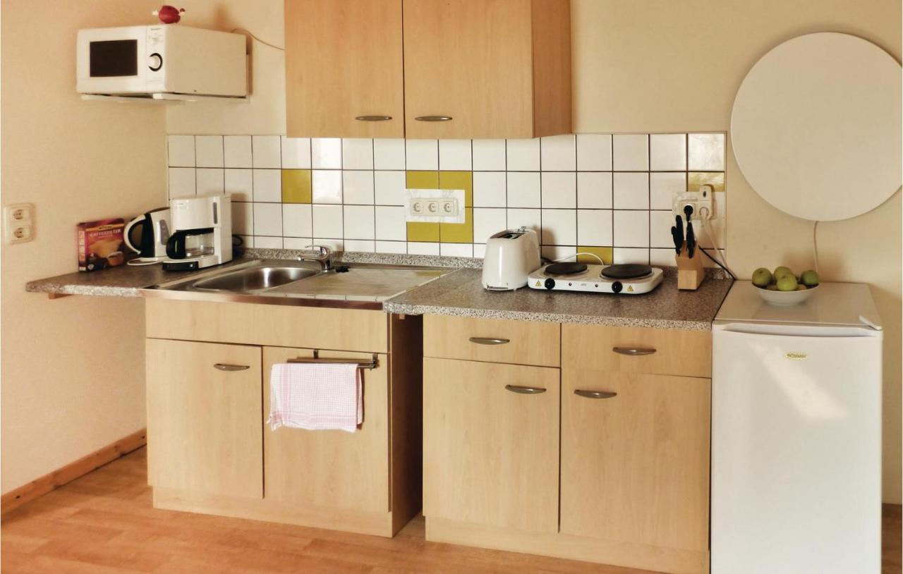 1 Bedroom Amazing Apartment In Settin מראה חיצוני תמונה